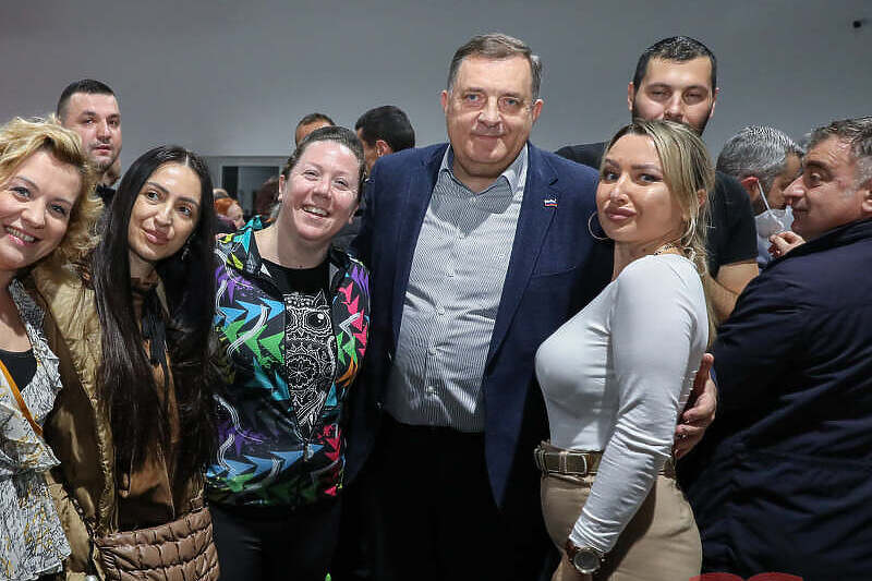 SNSD dobio izbore za mjesne zajednice u Banjoj Luci, Dodik čestitao članovima pa zapjevao