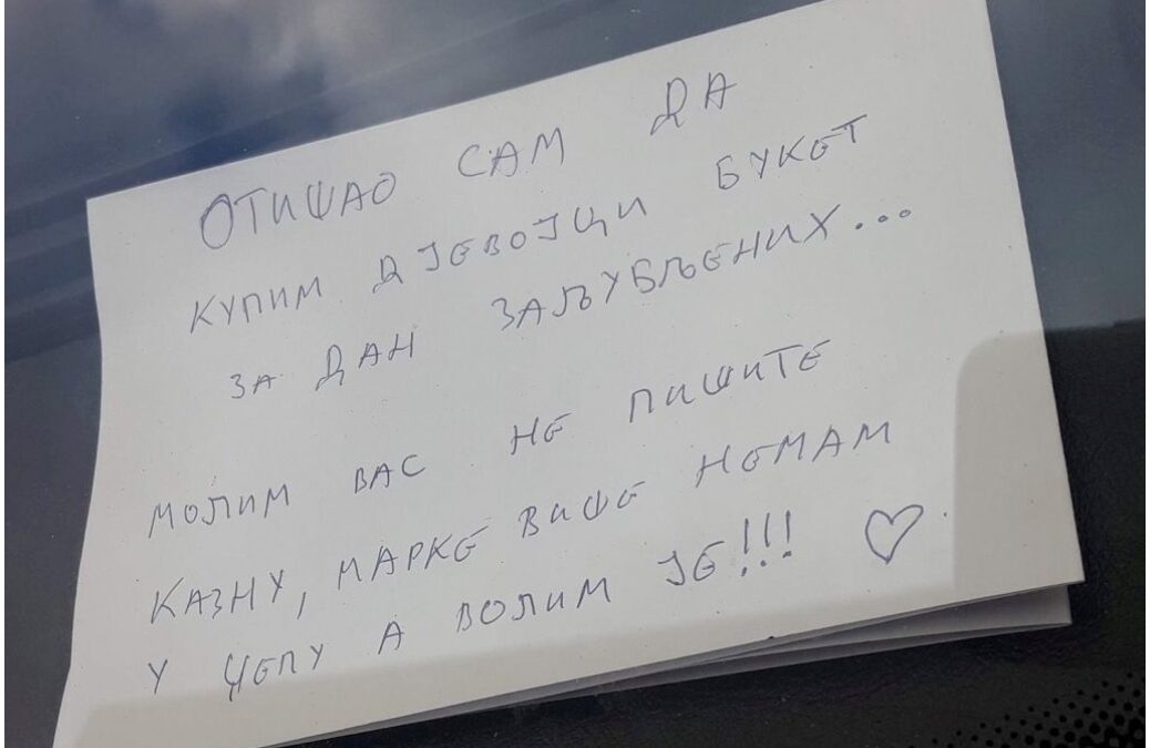 Banjalučanin nije platio parking pa ostavio poruku: “Marke nemam, a volim je”