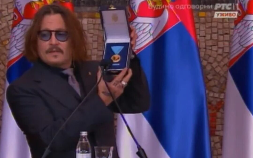 Vučić dodijelio Zlatnu medalju za zasluge Srbije holivudskom glumcu Johnnyju Deppu
