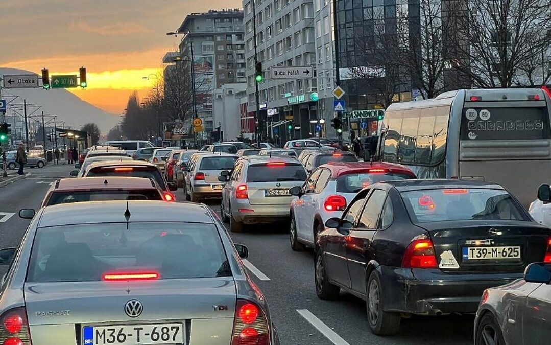 Velike gužve na glavnoj saobraćajnici u Sarajevu