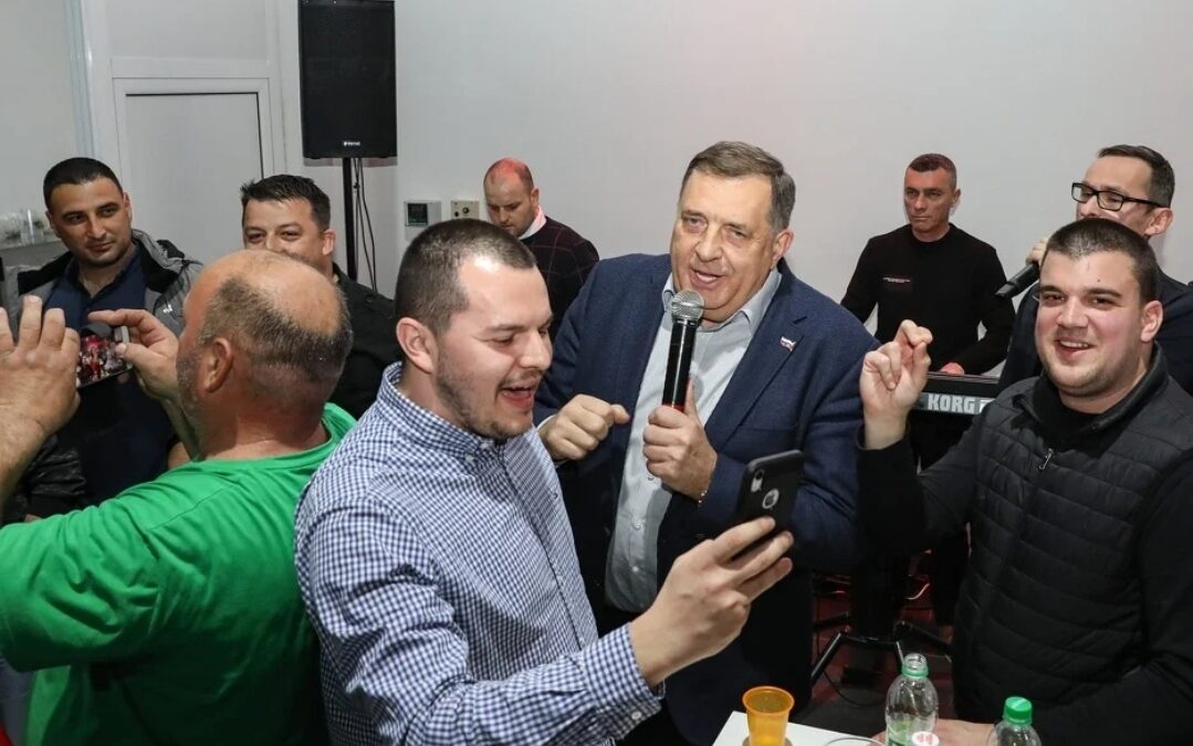 SNSD dobio izbore za mjesne zajednice u Banjoj Luci, Dodik čestitao članovima pa zapjevao