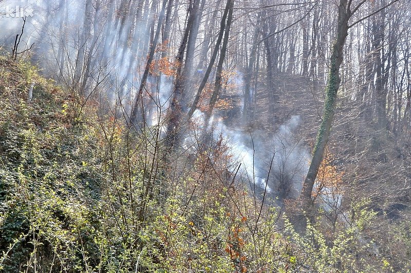 Požar na miniranom terenu, intervenisali vatrogasci