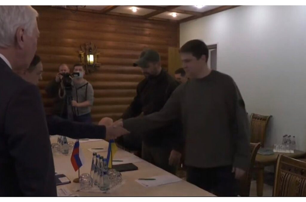 Počela druga runda pregovora, pogledajte rukovanje ukrajinske i ruske delegacije