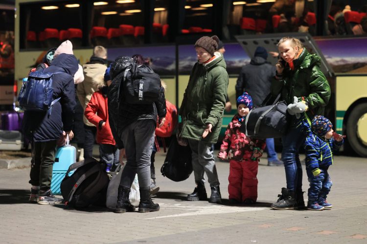 Britanska domaćinstva će mjesečno dobivati 350 funti za prihvat izbjeglica iz Ukrajine