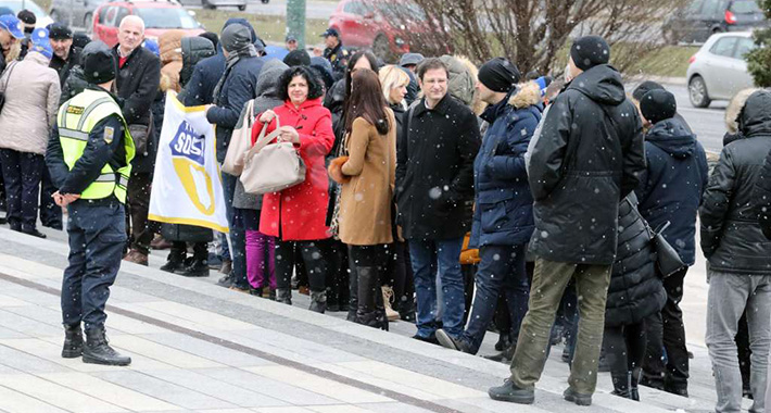 Protest zasposlenika u državnim institucijama: Ljudi odlaze i u Bingo zbog većih primanja