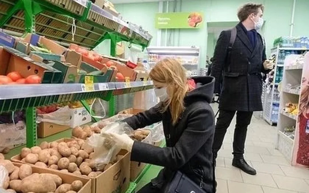 Posljedice sankcija: Ruske trgovine ograničavaju prodaju osnovnih životnih namirnica