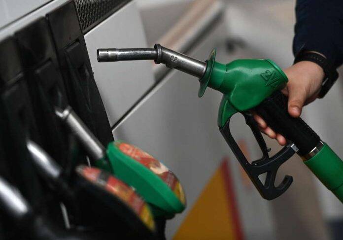 Cijena goriva duplo veća na pumpi nego na granici