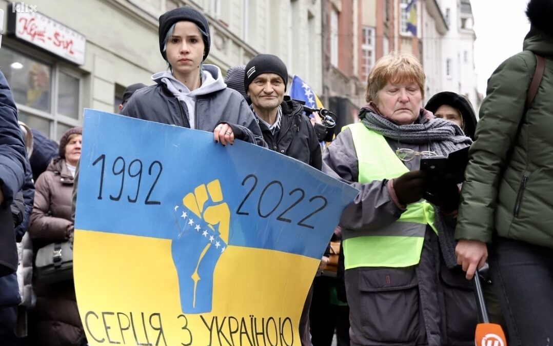 Sa velikih protesta u Sarajevu poslata podrška Ukrajini: Otpor